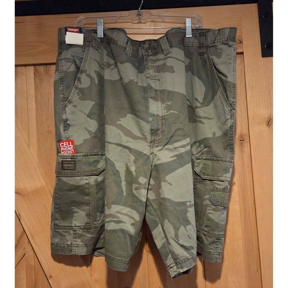 New! Wrangler Cargo Shorts Mens Size 44 Camo Tech Pockets Loose Fit 600Rbcs